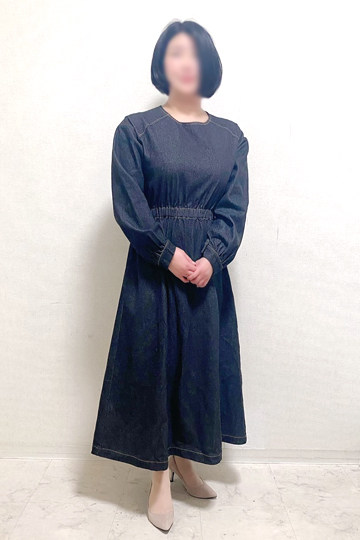 エロそうな佇まいの黒髪清楚系熟女【まりこさん】ご予約受付中！